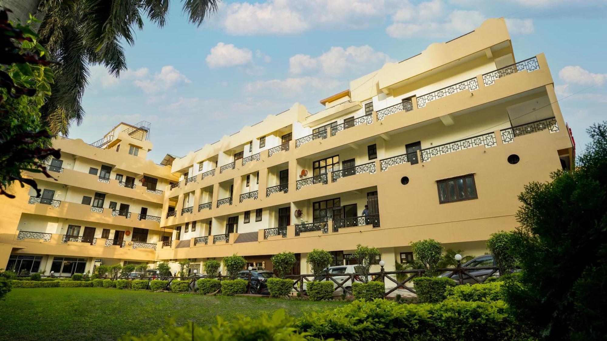 Hotel Neeraj Bhawan- Triveni Ghat Rishīkesh Exterior foto